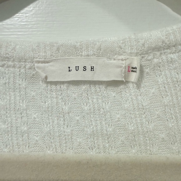 Lush White V-Neck Short Sleeve Knit Top Size Large - Picture 2 of 3